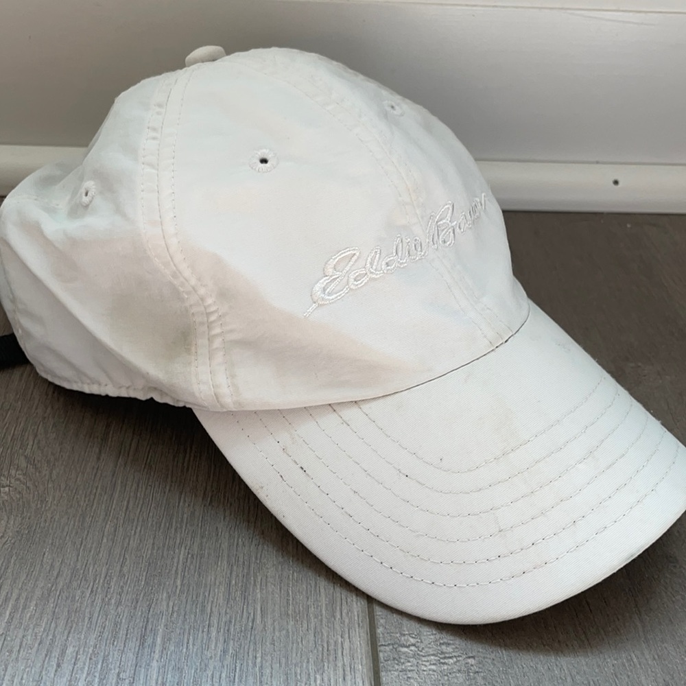 White Eddie Bauer running cap